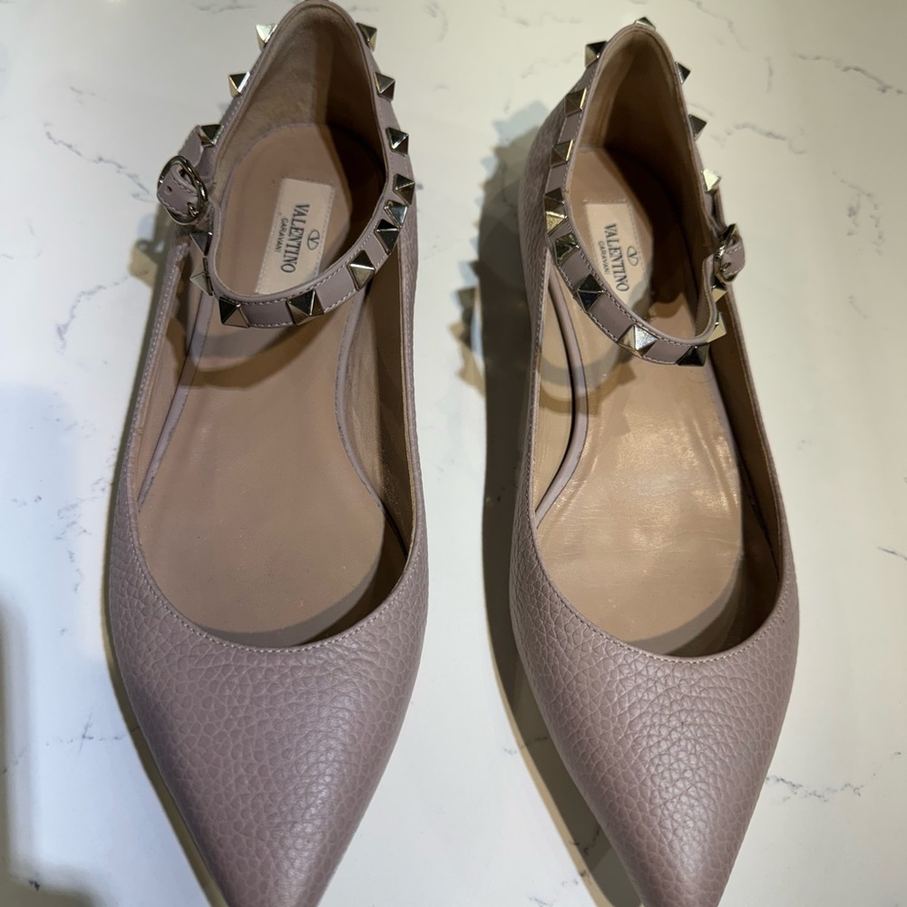 Valentino Women's Studded Leather Flats -  Nude Size 39 🫶Really Beautiful